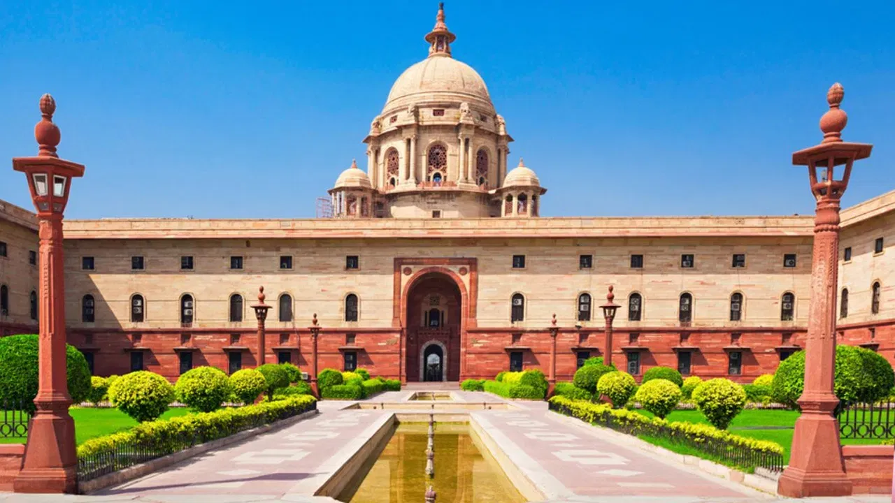 Rashtrapati Bhavan: ਰਾਸ਼ਟਰਪਤੀ ਭਵਨ ਦੇ ‘ਦਰਬਾਰ ਹਾਲ’ ਅਤੇ ‘ਅਸ਼ੋਕਾ ਹਾਲ’ ਦੇ ਬਦਲੇ ਗਏ ਨਾਂ, ਜਾਣੋ ਕੀ ਮਿਲਿਆ ਨਵਾਂ ਨਾਮ Rashtrapati Bhavan: ਰਾਸ਼ਟਰਪਤੀ ਭਵਨ ਦੇ ‘ਦਰਬਾਰ ਹਾਲ’ ਅਤੇ ‘ਅਸ਼ੋਕਾ ਹਾਲ’ ਦੇ ਬਦਲੇ ਗਏ ਨਾਂ, ਜਾਣੋ ਕੀ ਮਿਲਿਆ ਨਵਾਂ ਨਾਮ