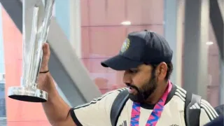 Video: ਰੋਹਿਤ ਸ਼ਰਮਾ ਨੇ ਭਾਰਤ ‘ਚ ਕਦਮ ਰੱਖਦਿਆਂ ਹੀ ਕੀਤਾ ਕੁਝ ਅਜਿਹਾ, ਖੁਸ਼ੀ ਨਾਲ ਉਛਲ ਪਏ ਕ੍ਰਿਕਟ ਫੈਂਸ