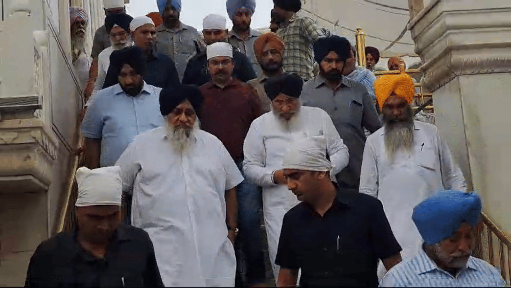 ਹੁਣ ਸੁਖਬੀਰ ਬਾਦਲ ਅਕਾਲ ਤਖ਼ਤ 'ਤੇ ਪੇਸ਼ ਹੋਣਗੇ। ਜਿਸ ਤੋਂ ਬਾਅਦ ਉਨ੍ਹਾਂ ਨੂੰ ਉਨ੍ਹਾਂ ਦੇ ਗੁਨਾਹ ਦੱਸੇ ਜਾਣਗੇ, ਜਿਸ 'ਤੇ ਸੁਖਬੀਰ ਬਾਦਲ ਆਪਣਾ ਪੱਖ ਪੇਸ਼ ਕਰਨਗੇ। ਜਿਸਤੋਂ ਬਾਅਦ ਉਨ੍ਹਾਂ ਦੀ ਸਜ਼ਾ ਤੇ ਅੰਤਿਮ ਫੈਸਲਾ ਲਿਆ ਜਾਵੇਗਾ।