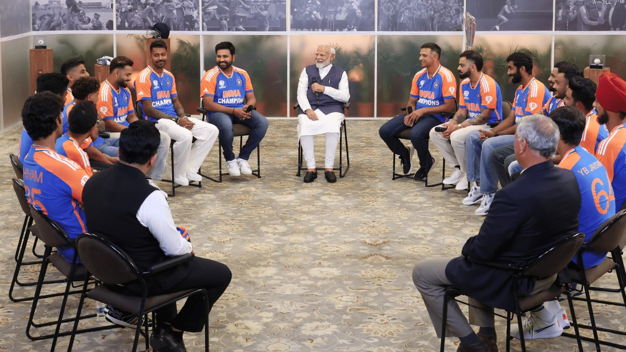 Team India Meet PM Modi: ਯੁਜਵੇਂਦਰ ਚਹਿਲ ਨਾਲ PM ਮੋਦੀ ਨੇ ਲਏ ਮਜ਼ੇ, ਰੋਹਿਤ-ਦ੍ਰਾਵਿੜ ਲਈ ਇਹ ਗੱਲ Team India Meet PM Modi: ਯੁਜਵੇਂਦਰ ਚਹਿਲ ਨਾਲ PM ਮੋਦੀ ਨੇ ਲਏ ਮਜ਼ੇ, ਰੋਹਿਤ-ਦ੍ਰਾਵਿੜ ਲਈ ਇਹ ਗੱਲ