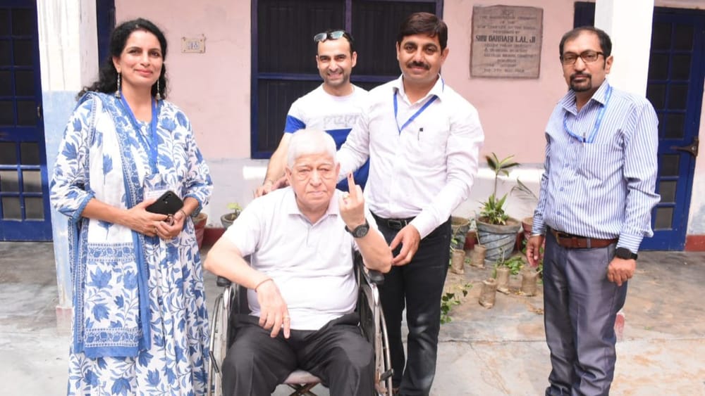 ਪੰਜਾਬ 'ਚ ਜਲੰਧਰ ਪੱਛਮੀ ਵਿਧਾਨ ਸਭਾ ਸੀਟ 'ਤੇ ਸ਼ਾਮ 5 ਵਜੇ ਤੱਕ 51.30 ਫੀਸਦੀ ਵੋਟਿੰਗ ਹੋਈ। ਵੋਟਿੰਗ ਸਵੇਰੇ 7 ਵਜੇ ਸ਼ੁਰੂ ਹੋਈ ਸੀ ਅਤੇ ਸ਼ਾਮ 6 ਵਜੇ ਤੱਕ ਜਾਰੀ ਰਹੀ।