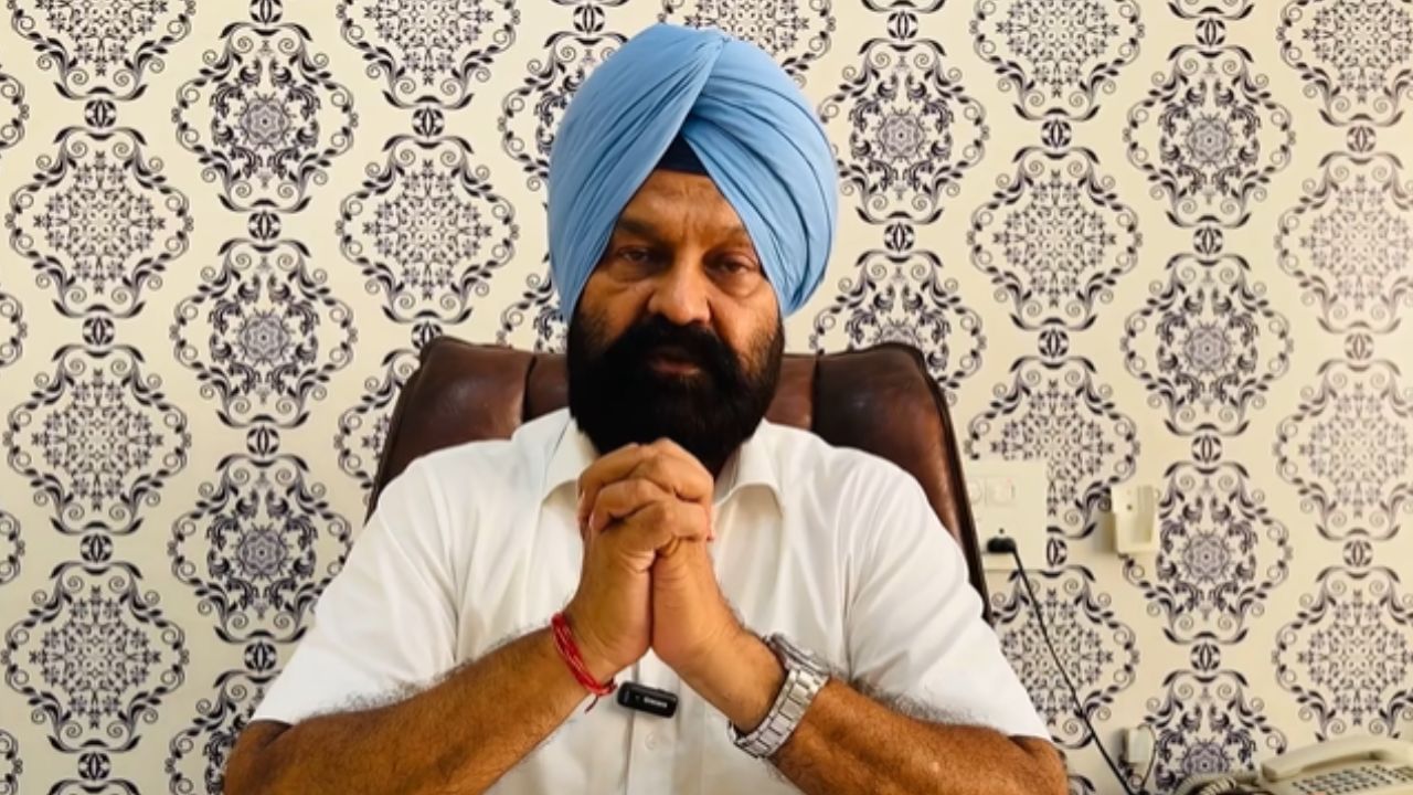 ਅਕਾਲੀ ਦਲ ਛੱਡਣ ਤੋਂ ਬਾਅਦ ਅੱਜ ਗਿੱਦੜਬਾਹਾ ‘ਚ ਵਰਕਰਾਂ ਨਾਲ ਮੀਟਿੰਗ ਕਰਨਗੇ ਡਿੰਪੀ ਢਿੱਲੋਂ, AAP ‘ਚ ਹੋ ਸਕਦੇ ਹਨ ਸ਼ਾਮਲ ਅਕਾਲੀ ਦਲ ਛੱਡਣ ਤੋਂ ਬਾਅਦ ਅੱਜ ਗਿੱਦੜਬਾਹਾ ‘ਚ ਵਰਕਰਾਂ ਨਾਲ ਮੀਟਿੰਗ ਕਰਨਗੇ ਡਿੰਪੀ ਢਿੱਲੋਂ, AAP ‘ਚ ਹੋ ਸਕਦੇ ਹਨ ਸ਼ਾਮਲ