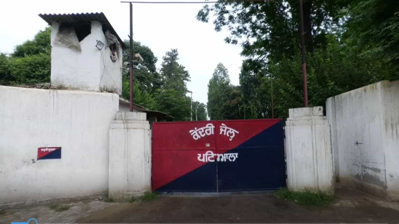 ਜੇਲ੍ਹਾਂ ਦੀ ਸੁਰੱਖਿਆ ਤੇ ਪੰਜਾਬ ਸਰਕਾਰ ਦਾ ਫੋਕਸ, ਪਹਿਲਾਂ 25 ਅਧਿਕਾਰੀ ਸਸਪੈਂਡ ਤੇ ਹੁਣ ਲਿਆ ਇੱਕ ਹੋਰ ਵੱਡਾ ਫੈਸਲਾ ਜੇਲ੍ਹਾਂ ਦੀ ਸੁਰੱਖਿਆ ਤੇ ਪੰਜਾਬ ਸਰਕਾਰ ਦਾ ਫੋਕਸ, ਪਹਿਲਾਂ 25 ਅਧਿਕਾਰੀ ਸਸਪੈਂਡ ਤੇ ਹੁਣ ਲਿਆ ਇੱਕ ਹੋਰ ਵੱਡਾ ਫੈਸਲਾ