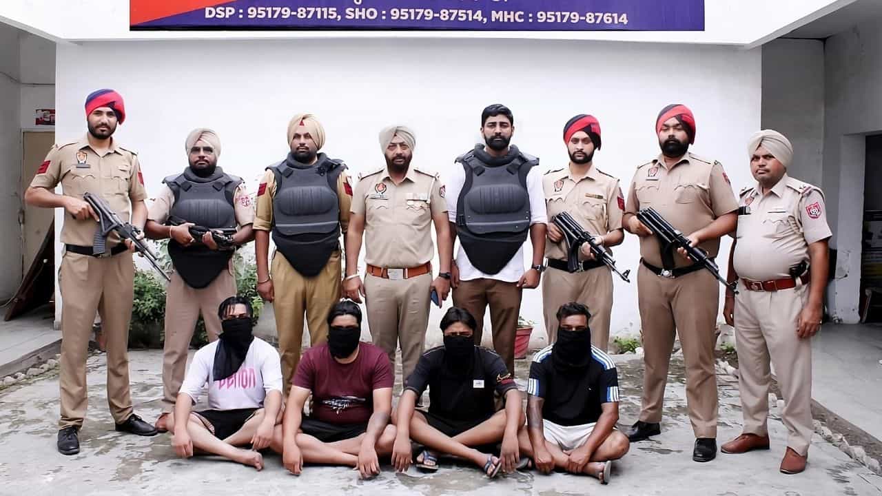 MP ਤੋਂ ਲਿਆ ਪੰਜਾਬ ਚ ਕਰਦੇ ਸਨ ਹਥਿਆਰ ਸੱਪਲਾਈ, ਜੱਗੂ ਭਗਵਾਨਪੁਰੀਆਂ ਗੈਂਗ ਦੇ 4 ਮੈਂਬਰ ਗ੍ਰਿਫ਼ਤਾਰ MP ਤੋਂ ਲਿਆ ਪੰਜਾਬ ਚ ਕਰਦੇ ਸਨ ਹਥਿਆਰ ਸੱਪਲਾਈ, ਜੱਗੂ ਭਗਵਾਨਪੁਰੀਆਂ ਗੈਂਗ ਦੇ 4 ਮੈਂਬਰ ਗ੍ਰਿਫ਼ਤਾਰ