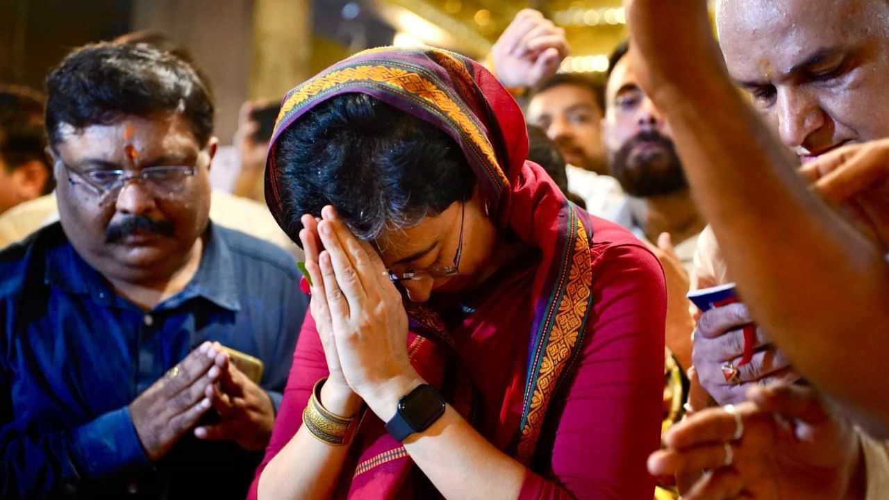 Atishi: ਦਿੱਲੀ ਦੀ ਸੀਐਮ ਆਤਿਸ਼ੀ ਨੇ ਹੰਨੁਮਾਨ ਮੰਦਿਰ ਚ ਟੇਕਿਆ ਮੱਥਾ, ਬੋਲੇ - ਵਿਕਾਸ ਲਈ ਮਿਲੇਗੀ ਹਿੰਮਤ