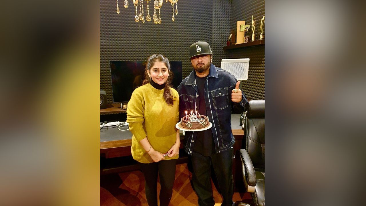 Yo Yo Honey Singh ਨੇ ਜਦੋਂ ਭੈਣ ਨੂੰ ਸਟੇਜ ਤੋਂ ਲਾਈ ਸੀ ਝਾੜ, ਰੋਂਦੀ-ਰੋਂਦੀ ਨੇ ਘਰ ਜਾ ਕੇ ਕਹੀ ਸੀ ਇਹ ਗੱਲ Yo Yo Honey Singh ਨੇ ਜਦੋਂ ਭੈਣ ਨੂੰ ਸਟੇਜ ਤੋਂ ਲਾਈ ਸੀ ਝਾੜ, ਰੋਂਦੀ-ਰੋਂਦੀ ਨੇ ਘਰ ਜਾ ਕੇ ਕਹੀ ਸੀ ਇਹ ਗੱਲ