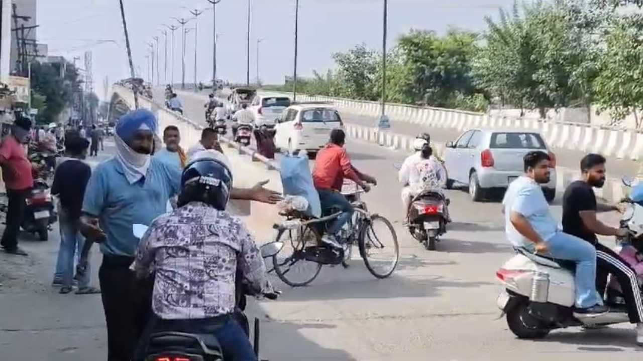 Jalandhar Gas Leak: ਜਲੰਧਰ ਚ ਆਈਸ ਫੈਕਟਰੀ ਚ ਗੈਸ ਲੀਕ, ਪੁਲਿਸ ਨੇ ਸੜਕ ਨੂੰ ਚਾਰੇ ਪਾਸਿਓਂ ਕੀਤਾ ਬੰਦ