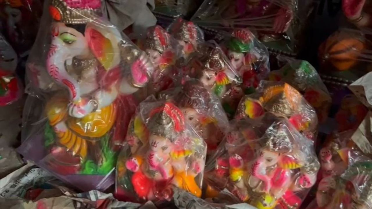 Eco friendly Ganesh Chaturthi: ਗਣੇਸ਼ ਚਤੁਰਥੀ ਮੌਕੇ ਲੁਧਿਆਣਾ ਦੇ ਬਜ਼ਾਰਾਂ ਵਿੱਚ ਆਈਆਂ ਈਕੋ ਫਰੈਂਡਲੀ ਮੂਰਤੀਆਂ Eco friendly Ganesh Chaturthi: ਗਣੇਸ਼ ਚਤੁਰਥੀ ਮੌਕੇ ਲੁਧਿਆਣਾ ਦੇ ਬਜ਼ਾਰਾਂ ਵਿੱਚ ਆਈਆਂ ਈਕੋ ਫਰੈਂਡਲੀ ਮੂਰਤੀਆਂ