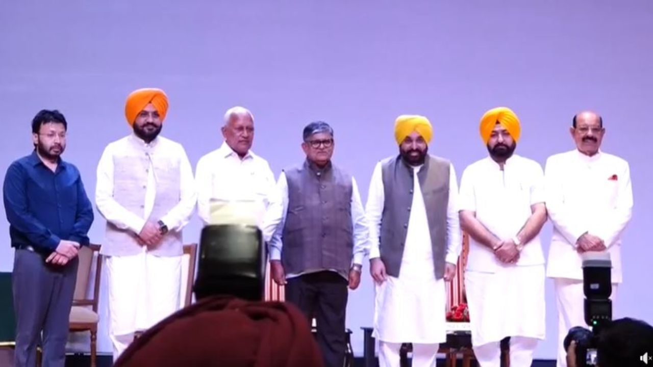 New Ministers Profile: ਕੌਣ ਹਨ ਸੀਐਮ ਭਗਵੰਤ ਮਾਨ ਦੇ ਪੰਜ ਨਵੇਂ ਮੰਤਰੀ? ਕਿੰਨੀ ਪੜਾਈ…ਕਿੰਨੀ ਜਾਇਦਾਦ…? ਜਾਣੋ ਹਰ ਅਪਡੇਟ New Ministers Profile: ਕੌਣ ਹਨ ਸੀਐਮ ਭਗਵੰਤ ਮਾਨ ਦੇ ਪੰਜ ਨਵੇਂ ਮੰਤਰੀ? ਕਿੰਨੀ ਪੜਾਈ…ਕਿੰਨੀ ਜਾਇਦਾਦ…? ਜਾਣੋ ਹਰ ਅਪਡੇਟ