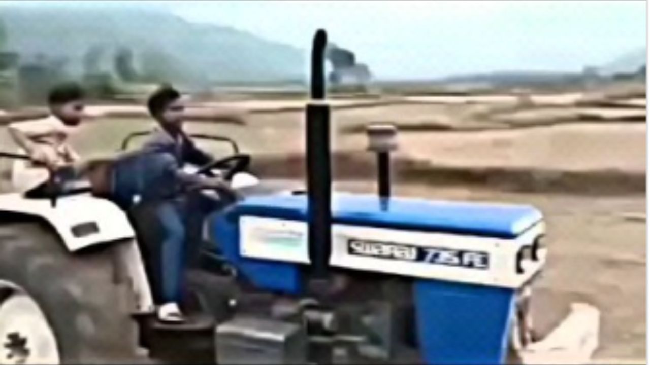 SHOCKING Video: ਟਰੈਕਟਰ ਚਲਾ ਰਹੇ ਬੱਚੇ ਵਿਖਾਉਣ ਲੱਗੇ ਸਟੰਟ, ਅੱਗੇ ਜੋ ਹੋਇਆ ਦੇਖ ਕੇ ਕੰਬ ਜਾਵੇਗੀ ਰੂਹ SHOCKING Video: ਟਰੈਕਟਰ ਚਲਾ ਰਹੇ ਬੱਚੇ ਵਿਖਾਉਣ ਲੱਗੇ ਸਟੰਟ, ਅੱਗੇ ਜੋ ਹੋਇਆ ਦੇਖ ਕੇ ਕੰਬ ਜਾਵੇਗੀ ਰੂਹ