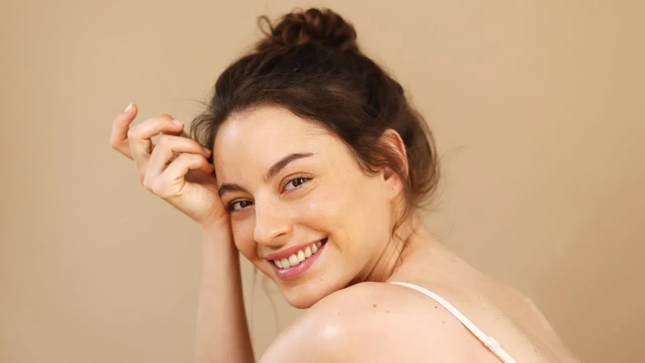 Skin Care: ਚਿਹਰੇ ਦੀ ਕੁਦਰਤੀ ਚਮਕ ਬਰਕਰਾਰ ਰਹੇਗੀ, ਰੋਜ਼ਾਨਾ ਕਰੋ ਇਹ ਪੰਜ ਕੰਮ Skin Care: ਚਿਹਰੇ ਦੀ ਕੁਦਰਤੀ ਚਮਕ ਬਰਕਰਾਰ ਰਹੇਗੀ, ਰੋਜ਼ਾਨਾ ਕਰੋ ਇਹ ਪੰਜ ਕੰਮ