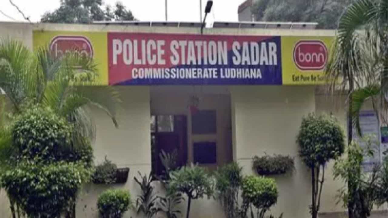 Ludhiana Rape Case: ਲੁਧਿਆਣਾ ਚ ਸਹੇਲੀ ਦੇ ਭਰਾ ਨੇ ਕੀਤਾ ਜ਼ਬਰ ਜਨਾਹ, ਜਾਨੋਂ ਮਾਰਨ ਦੀ ਦਿੱਤੀ ਧਮਕੀ Ludhiana Rape Case: ਲੁਧਿਆਣਾ ਚ ਸਹੇਲੀ ਦੇ ਭਰਾ ਨੇ ਕੀਤਾ ਜ਼ਬਰ ਜਨਾਹ, ਜਾਨੋਂ ਮਾਰਨ ਦੀ ਦਿੱਤੀ ਧਮਕੀ