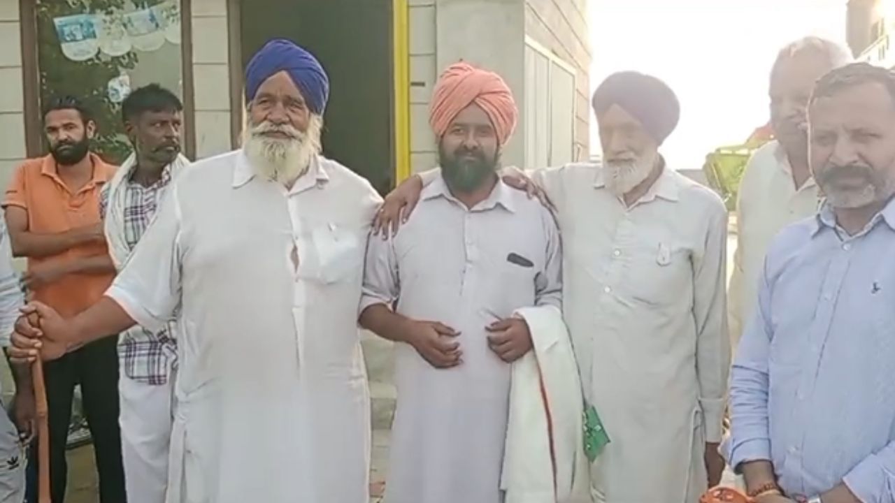 ਗੁਰਦਾਸਪੁਰ ‘ਚ ਸਰਪੰਚੀ ਲਈ ਲੱਗੀ 2 ਕਰੋੜ ਦੀ ਬੋਲੀ, ਫੈਸਲਾ ਬਾਕੀ ਗੁਰਦਾਸਪੁਰ ‘ਚ ਸਰਪੰਚੀ ਲਈ ਲੱਗੀ 2 ਕਰੋੜ ਦੀ ਬੋਲੀ, ਫੈਸਲਾ ਬਾਕੀ