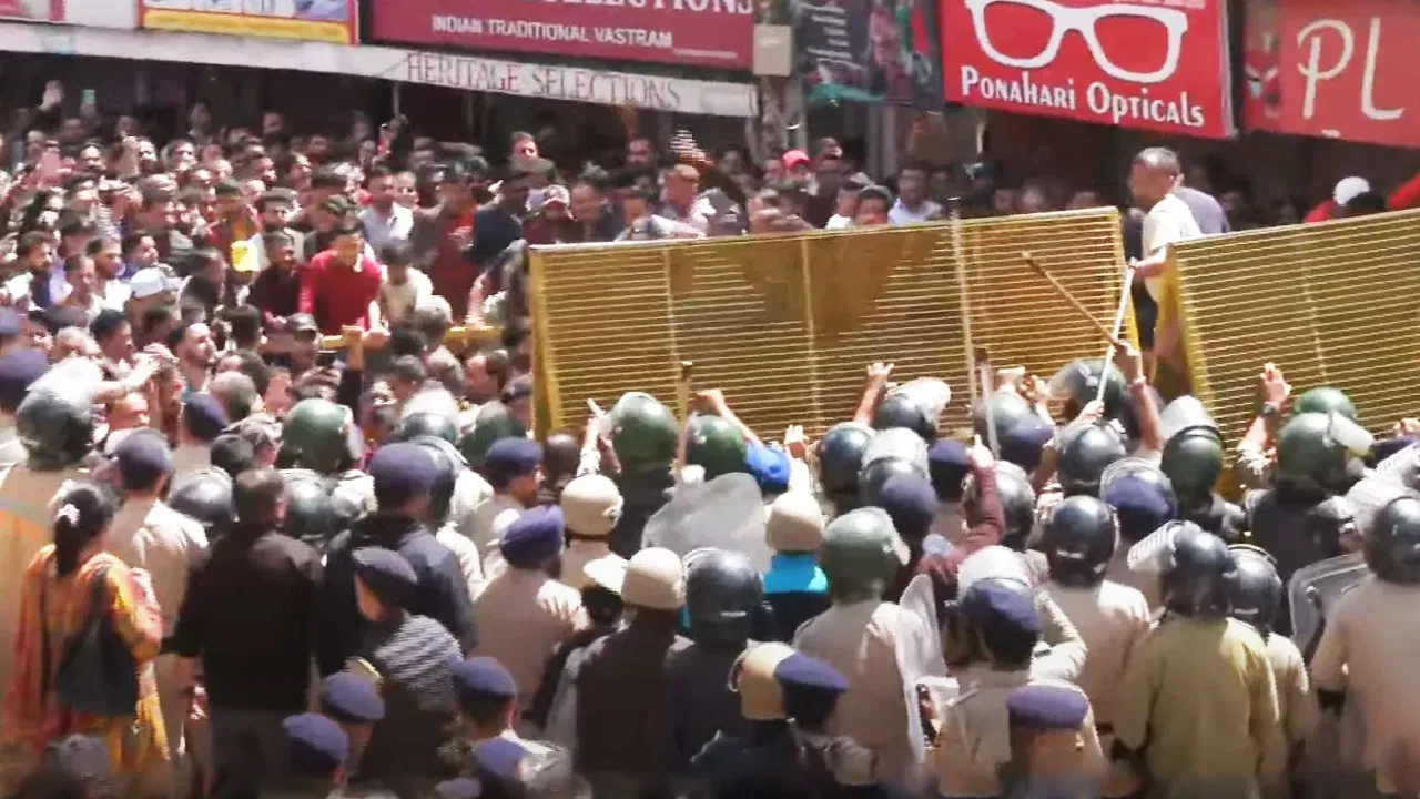 Sanjauli Masjid:  ਗੇਟ ਬੰਦ, ਰਾਸਤੇ ਬਲਾਕ, ਸ਼ਿਮਲਾ 'ਚ ਸੰਜੌਲੀ ਮਸਜਿਦ ਵਿਵਾਦ ਨੂੰ ਲੈ ਕੇ ਹਿੰਦੂ ਸੰਗਠਨਾਂ ਦਾ ਪ੍ਰਦਰਸ਼ਨ