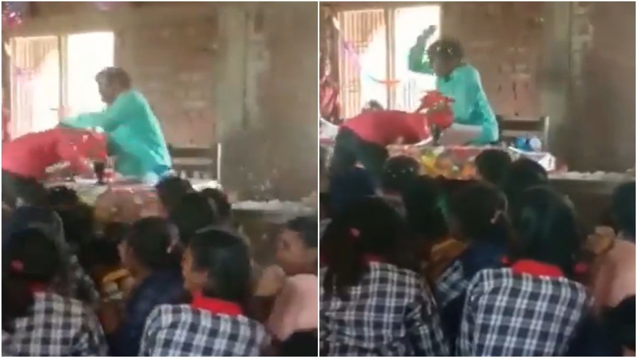 Viral Video: Teacher’s Day ਮਨਾਉਂਦੇ ਸਮੇਂ ਗੁਰੂ ਜੀ ਨੂੰ ਵਿਦਿਆਰਥੀ ‘ਤੇ ਆਇਆ ਗੁੱਸਾ, ਫਿਰ ਇੰਝ ਕੱਢਿਆ ਸਾਰਾ ਗੁੱਸਾ Viral Video: Teacher’s Day ਮਨਾਉਂਦੇ ਸਮੇਂ ਗੁਰੂ ਜੀ ਨੂੰ ਵਿਦਿਆਰਥੀ ‘ਤੇ ਆਇਆ ਗੁੱਸਾ, ਫਿਰ ਇੰਝ ਕੱਢਿਆ ਸਾਰਾ ਗੁੱਸਾ