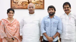 Vinesh Phogat Joins Congress: ਬਜਰੰਗ ਪੁਨੀਆ-ਵਿਨੇਸ਼ ਫੋਗਾਟ ਕਾਂਗਰਸ ‘ਚ ਸ਼ਾਮਲ, ਖੜਗੇ ਨੇ ਕਿਹਾ- ਚੱਕ ਦੇ ਹਰਿਆਣਾ