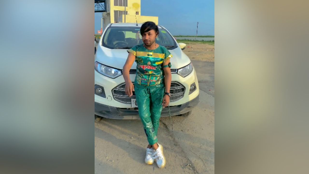 Viral Video: ਮੁੰਡੇ ਦਾ ਫੈਸ਼ਨ ਸੈਂਸ ਦੇਖ ਹੈ ਕਾਫੀ ਅਜੀਬ, ਦੇਖ ਕੇ ਲੋਕ ਬੋਲੇ- ਉਰਫੀ ਜਾਵੇਦ ਦਾ ਭਰਾ ਮਿਲ ਗਿਆ Viral Video: ਮੁੰਡੇ ਦਾ ਫੈਸ਼ਨ ਸੈਂਸ ਦੇਖ ਹੈ ਕਾਫੀ ਅਜੀਬ, ਦੇਖ ਕੇ ਲੋਕ ਬੋਲੇ- ਉਰਫੀ ਜਾਵੇਦ ਦਾ ਭਰਾ ਮਿਲ ਗਿਆ