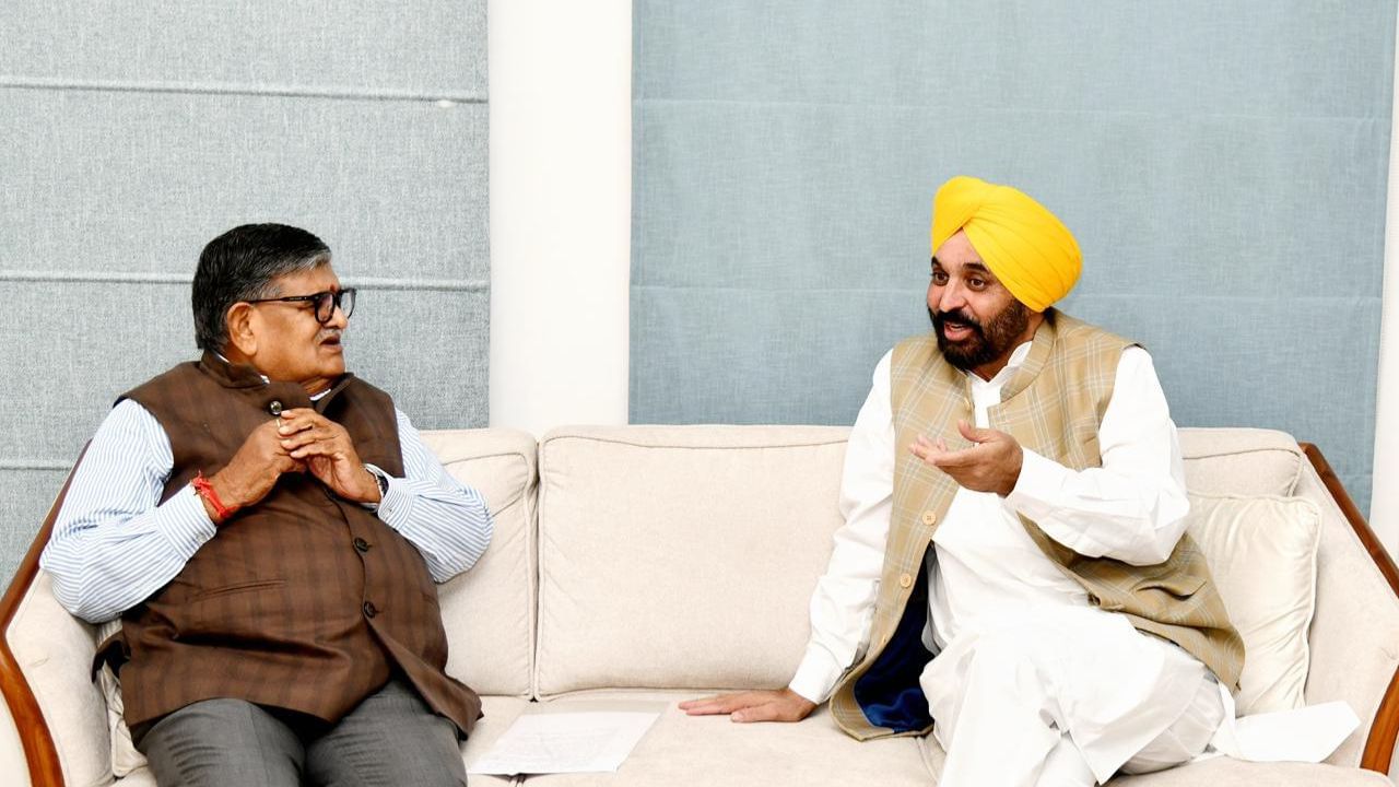 ਰਾਜਪਾਲ ਤੋਂ ਆਇਆ ਚਾਹ ਲਈ ਸੱਦਾ, ਅੱਜ ਸ਼ਾਮ ਨੂੰ ਮੁਲਾਕਾਤ ਕਰਨਗੇ ਮੁੱਖ ਮੰਤਰੀ ਭਗਵੰਤ ਮਾਨ ਰਾਜਪਾਲ ਤੋਂ ਆਇਆ ਚਾਹ ਲਈ ਸੱਦਾ, ਅੱਜ ਸ਼ਾਮ ਨੂੰ ਮੁਲਾਕਾਤ ਕਰਨਗੇ ਮੁੱਖ ਮੰਤਰੀ ਭਗਵੰਤ ਮਾਨ