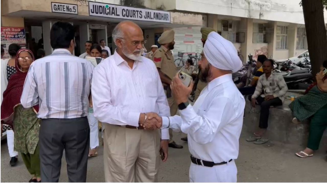 ਪੰਜਾਬ ਪ੍ਰੋਵੀਡੈਂਟ ਫੰਡ ਘੁਟਾਲੇ ‘ਚ 3 ਡਾਕਟਰਾਂ ਸਮੇਤ 6 ਨੂੰ ਸਜ਼ਾ, ਮੁਲਾਜ਼ਮਾਂ ਦੇ ਪੈਸਿਆਂ ਤੋਂ ਜਾਇਦਾਦ ਬਣਾਉਣ ਦੇ ਲੱਗੇ ਦੋਸ਼ ਪੰਜਾਬ ਪ੍ਰੋਵੀਡੈਂਟ ਫੰਡ ਘੁਟਾਲੇ ‘ਚ 3 ਡਾਕਟਰਾਂ ਸਮੇਤ 6 ਨੂੰ ਸਜ਼ਾ, ਮੁਲਾਜ਼ਮਾਂ ਦੇ ਪੈਸਿਆਂ ਤੋਂ ਜਾਇਦਾਦ ਬਣਾਉਣ ਦੇ ਲੱਗੇ ਦੋਸ਼