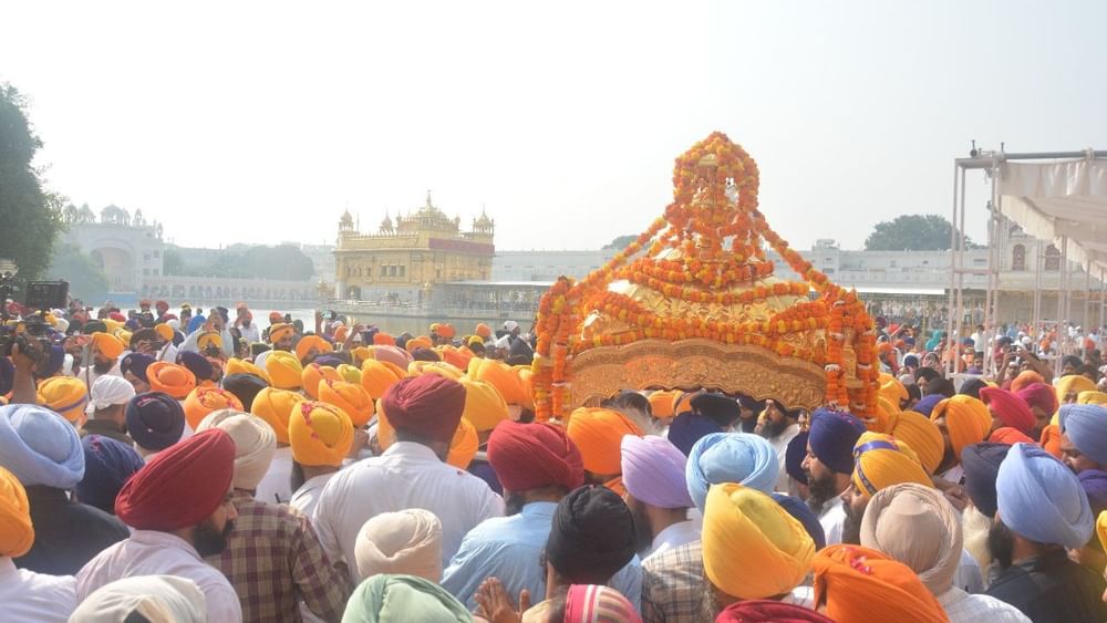 ਬੀਤੇ ਕੱਲ੍ਹ ਤੋਂ ਹੀ ਗੁਰਦੁਆਰਾ ਸ੍ਰੀ ਮੰਜੀ ਸਾਹਿਬ ਦੀਵਾਨ ਹਾਲ ਵਿਖੇ ਸ੍ਰੀ ਅਖੰਡ ਪਾਠ ਸਾਹਿਬ ਆਰੰਭ ਕੀਤੇ ਗਏ ਸਨ ਜਿਨ੍ਹਾਂ ਦਾ ਕੱਲ ਪ੍ਰਕਾਸ਼ ਦਿਹਾੜੇ ਵਾਲੇ ਦਿਨ ਭੋਗ ਪਾਇਆ ਜਾਵੇਂਗਾ।