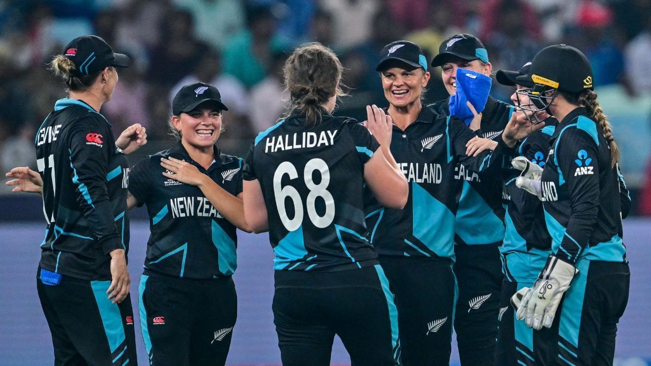 New Zealand Win T20 World Cup: ਨਿਊਜ਼ੀਲੈਂਡ ਬਣਿਆ T20 ਦਾ ਨਵਾਂ ਵਿਸ਼ਵ ਚੈਂਪੀਅਨ, ਫਾਈਨਲ ਵਿੱਚ ਦੱਖਣੀ ਅਫਰੀਕਾ ਨੂੰ ਹਰਾਇਆ New Zealand Win T20 World Cup: ਨਿਊਜ਼ੀਲੈਂਡ ਬਣਿਆ T20 ਦਾ ਨਵਾਂ ਵਿਸ਼ਵ ਚੈਂਪੀਅਨ, ਫਾਈਨਲ ਵਿੱਚ ਦੱਖਣੀ ਅਫਰੀਕਾ ਨੂੰ ਹਰਾਇਆ