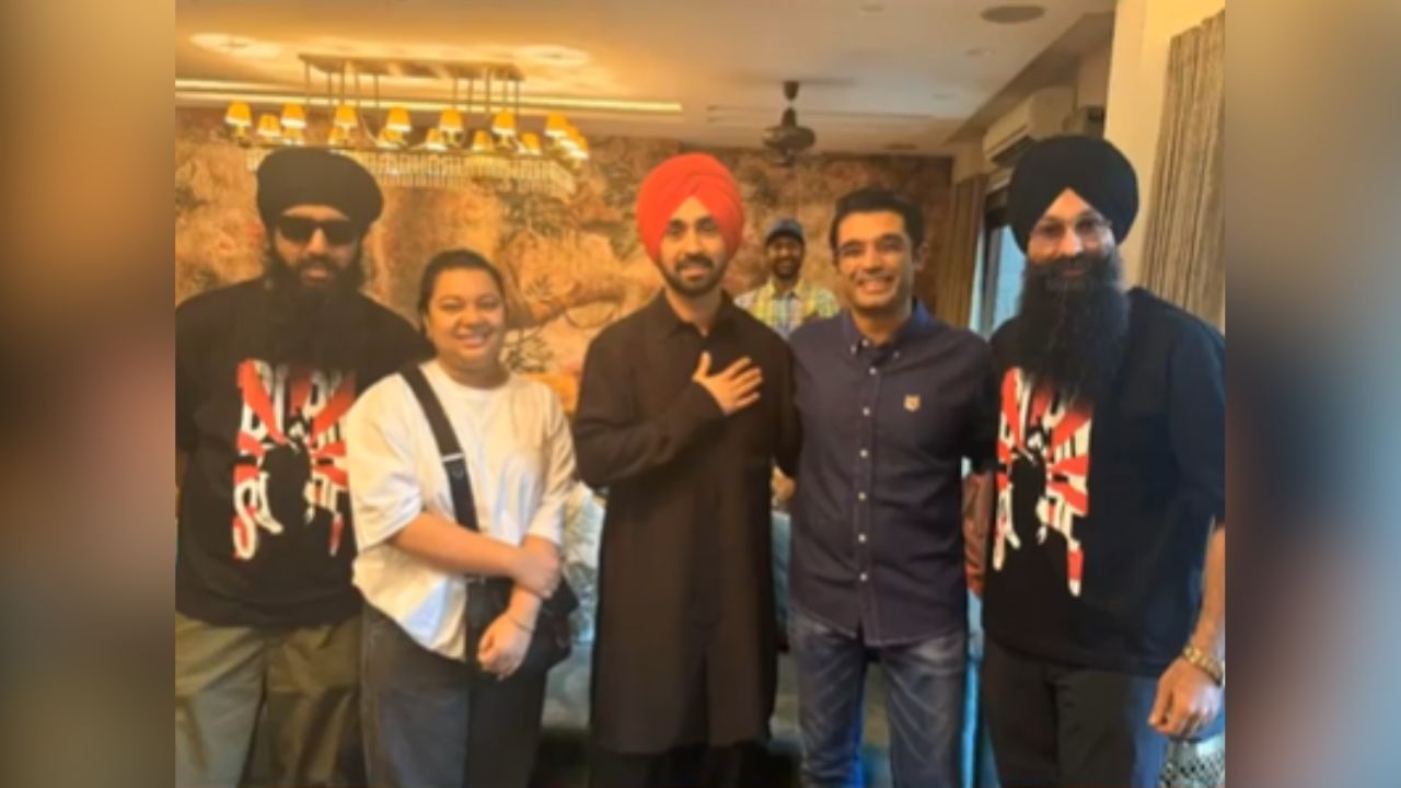 ਦਿਲਜੀਤ ਦੋਸਾਂਝ ਨੂੰ ਮਿਲੇ ਜੈਵੀਰ ਸ਼ੇਰਗਿਲ, ਬੋਲੇ- ਤੁਸੀਂ ਪੰਜਾਬੀਆਂ ਦੀ ਸ਼ਾਨ ਹੋ ਦਿਲਜੀਤ ਦੋਸਾਂਝ ਨੂੰ ਮਿਲੇ ਜੈਵੀਰ ਸ਼ੇਰਗਿਲ, ਬੋਲੇ- ਤੁਸੀਂ ਪੰਜਾਬੀਆਂ ਦੀ ਸ਼ਾਨ ਹੋ