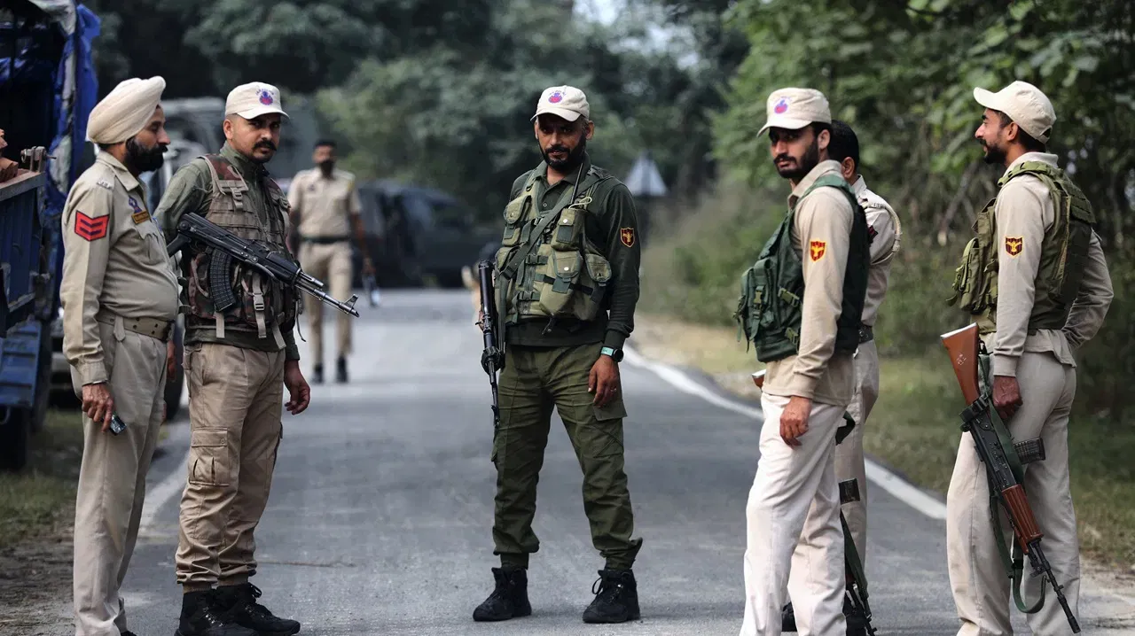 BMP-2 ਟੈਂਕ ਦੀ ਦਹਾੜ, NSG ਕਮਾਂਡੋ ਦੀ ਬਹਾਦਰੀ ਅਤੇ 3 ਅੱਤਵਾਦੀਆਂ ਦਾ ਖਾਤਮਾ… ਪੜ੍ਹੋ ਆਪ੍ਰੇਸ਼ਨ ਆਸਨ ਦੀ Inside Story BMP-2 ਟੈਂਕ ਦੀ ਦਹਾੜ, NSG ਕਮਾਂਡੋ ਦੀ ਬਹਾਦਰੀ ਅਤੇ 3 ਅੱਤਵਾਦੀਆਂ ਦਾ ਖਾਤਮਾ… ਪੜ੍ਹੋ ਆਪ੍ਰੇਸ਼ਨ ਆਸਨ ਦੀ Inside Story