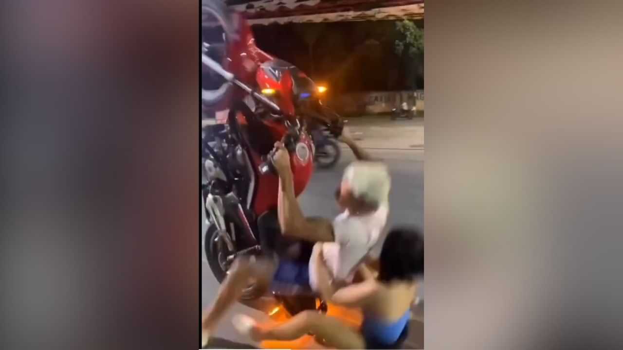 Shocking Stunt Video Viral: ਬਾਈਕ ਪਿੱਛੇ ਬਹਿ ਕੇ ਕੁੜੀ ਨੇ ਕੀਤੀ ਵੱਡੀ ਗਲਤੀ, ਵੀਡੀਓ ਵੇਖ ਕੇ ਰਹਿ ਜਾਵੋਗੇ ਹੈਰਾਨ