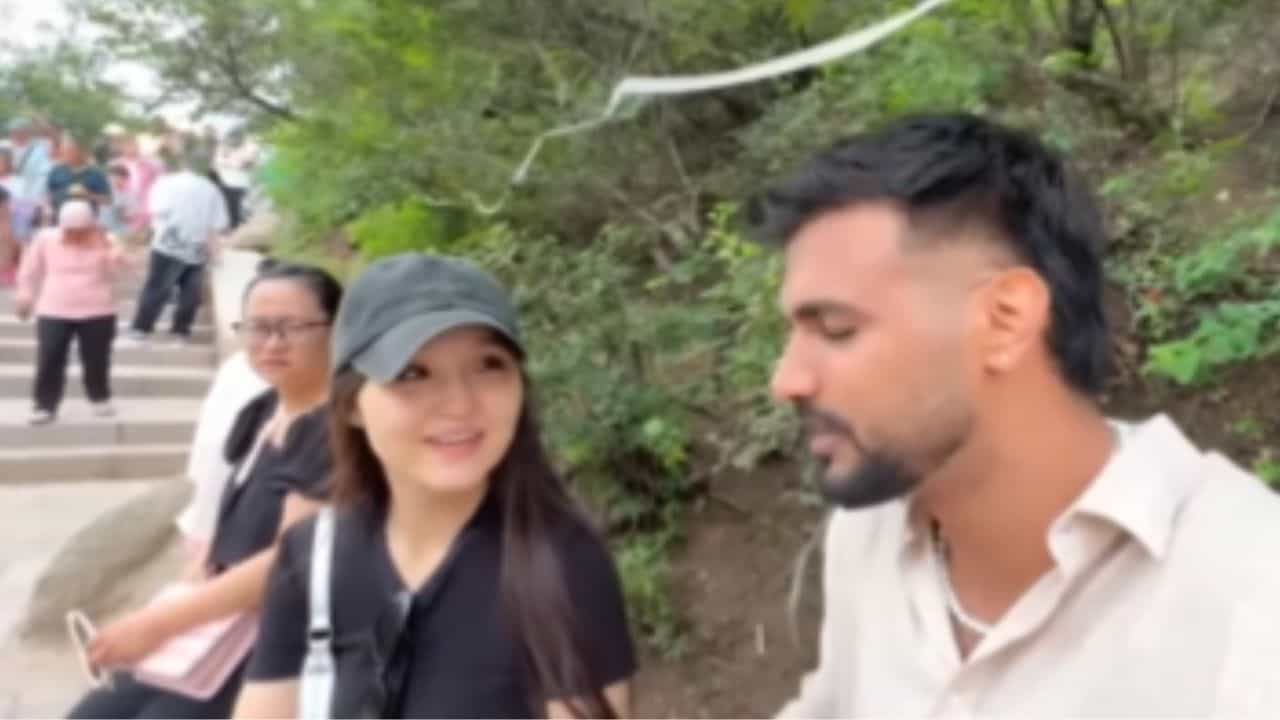 Viral Video: ਚੀਨੀ ਔਰਤ ਨੇ ਉਡਾਇਆ ਭਾਰਤੀ ਖਾਣੇ ਦਾ ਮਜ਼ਾਕ, ਭਾਰਤੀ ਯੂਟਿਊਬਰ ਨੇ ਦਿੱਤਾ ਠੋਕਵਾਂ ਜਵਾਬ , ਵੀਡੀਓ ਦੇਖੋ Viral Video: ਚੀਨੀ ਔਰਤ ਨੇ ਉਡਾਇਆ ਭਾਰਤੀ ਖਾਣੇ ਦਾ ਮਜ਼ਾਕ, ਭਾਰਤੀ ਯੂਟਿਊਬਰ ਨੇ ਦਿੱਤਾ ਠੋਕਵਾਂ ਜਵਾਬ , ਵੀਡੀਓ ਦੇਖੋ