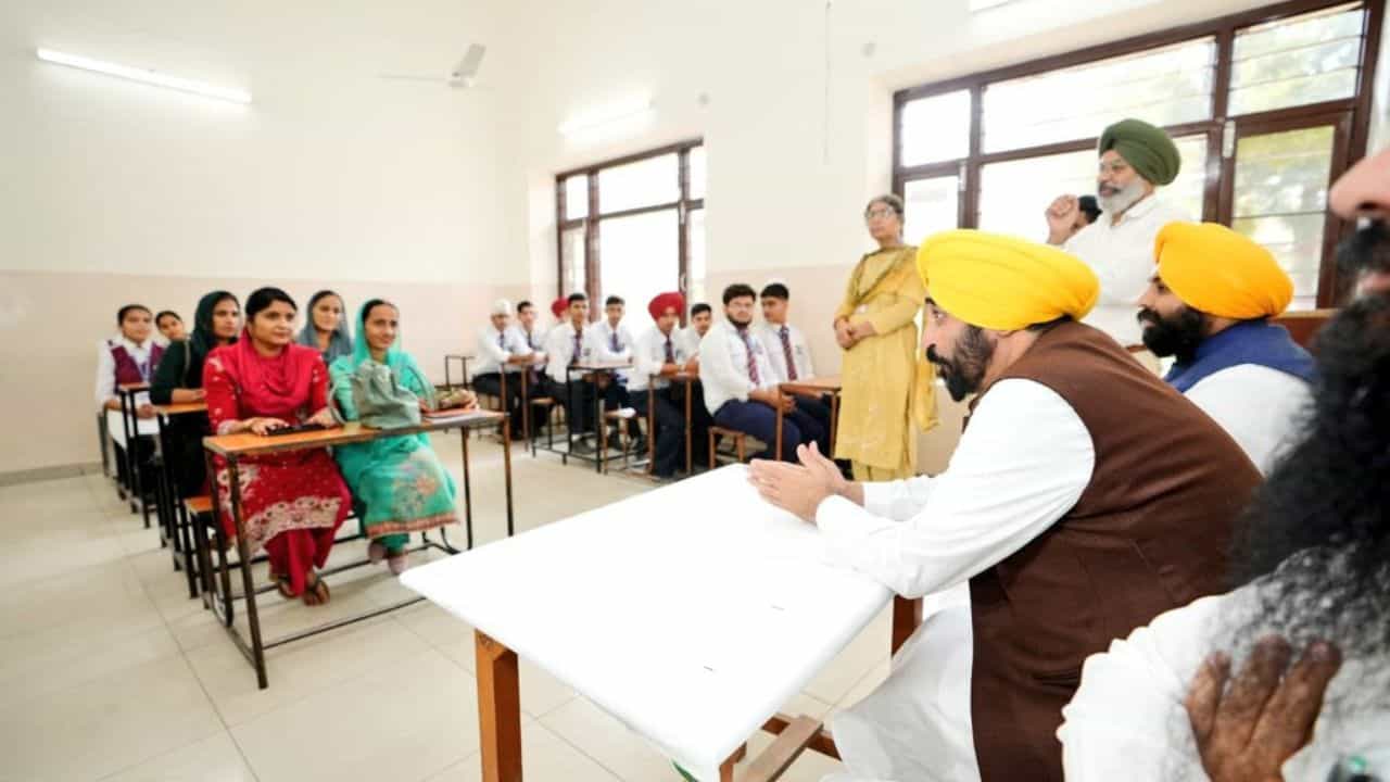 ਗਰਮੀ ਦੀਆਂ ਛੁੱਟੀਆਂ ਤੋਂ ਪਹਿਲਾਂ ਹੋਵੇਗੀ PTM, 3 ਬਿੰਦੂਆਂ ਤੇ ਰਹੇਗਾ ਧਿਆਨ, ਰਿਜ਼ਲਟ ਸੁਧਾਰਨ ਦੀ ਕੋਸ਼ਿਸ ਗਰਮੀ ਦੀਆਂ ਛੁੱਟੀਆਂ ਤੋਂ ਪਹਿਲਾਂ ਹੋਵੇਗੀ PTM, 3 ਬਿੰਦੂਆਂ ਤੇ ਰਹੇਗਾ ਧਿਆਨ, ਰਿਜ਼ਲਟ ਸੁਧਾਰਨ ਦੀ ਕੋਸ਼ਿਸ