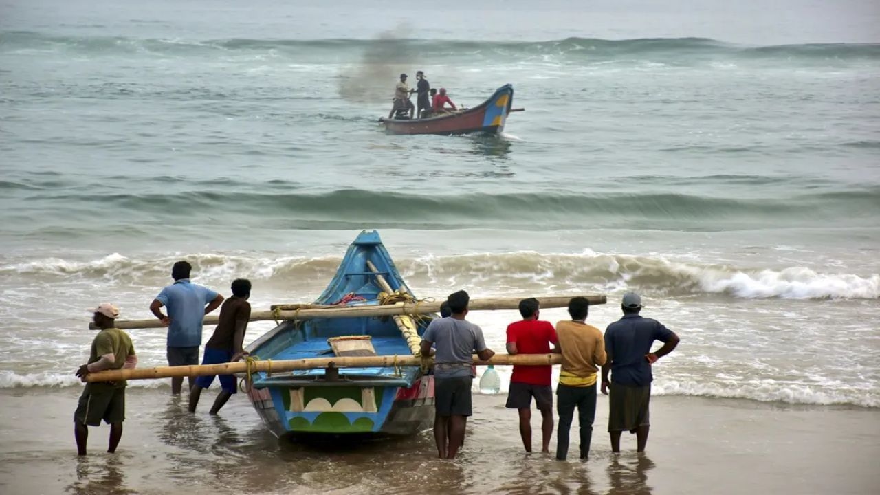 Cyclone Dana: 5 ਸੂਬੇ, 56 ਟੀਮਾਂ.. ਹਾਈ ਅਲਰਟ ‘ਤੇ ਪੱਛਮੀ ਬੰਗਾਲ-ਉੜੀਸਾ … ਜਾਣੋ ਕਦੋਂ ਤੱਟ ਨਾਲ ਟਕਰਾਏਗਾ ‘ਡਾਨਾ’ Cyclone Dana: 5 ਸੂਬੇ, 56 ਟੀਮਾਂ.. ਹਾਈ ਅਲਰਟ ‘ਤੇ ਪੱਛਮੀ ਬੰਗਾਲ-ਉੜੀਸਾ … ਜਾਣੋ ਕਦੋਂ ਤੱਟ ਨਾਲ ਟਕਰਾਏਗਾ ‘ਡਾਨਾ’