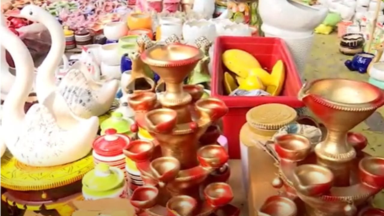 Chandigarh: ਦੀਵਾਲੀ ਮੌਕੇ ਚੰਡੀਗੜ੍ਹ ਦੇ ਬਜ਼ਾਰਾਂ 'ਚ ਦੇਖਣ ਨੂੰ ਮਿਲੀ ਰੌਣਕਾਂ, ਦੇਖੋ ਕੀ ਬੋਲੇ ਖਰੀਦਦਾਰ?