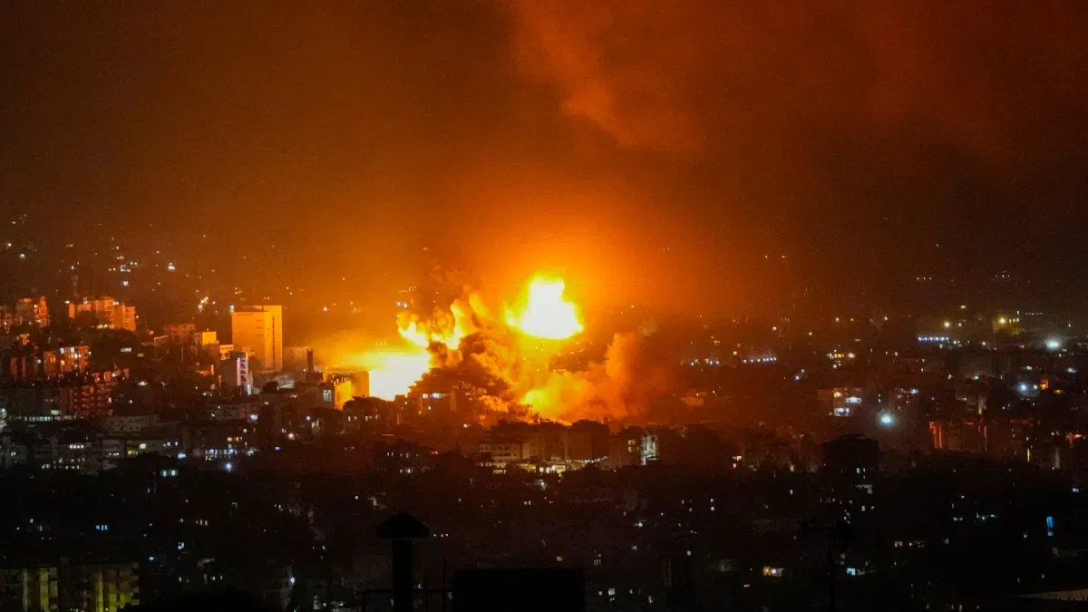 Iran Attacks Israel: ਈਰਾਨ ਦਾ ਇਜ਼ਰਾਈਲ ‘ਤੇ ਵੱਡਾ ਹਮਲਾ, 400 ਬੈਲਿਸਟਿਕ ਮਿਜ਼ਾਈਲਾਂ ਦਾਗੀਆਂ Iran Attacks Israel: ਈਰਾਨ ਦਾ ਇਜ਼ਰਾਈਲ ‘ਤੇ ਵੱਡਾ ਹਮਲਾ, 400 ਬੈਲਿਸਟਿਕ ਮਿਜ਼ਾਈਲਾਂ ਦਾਗੀਆਂ