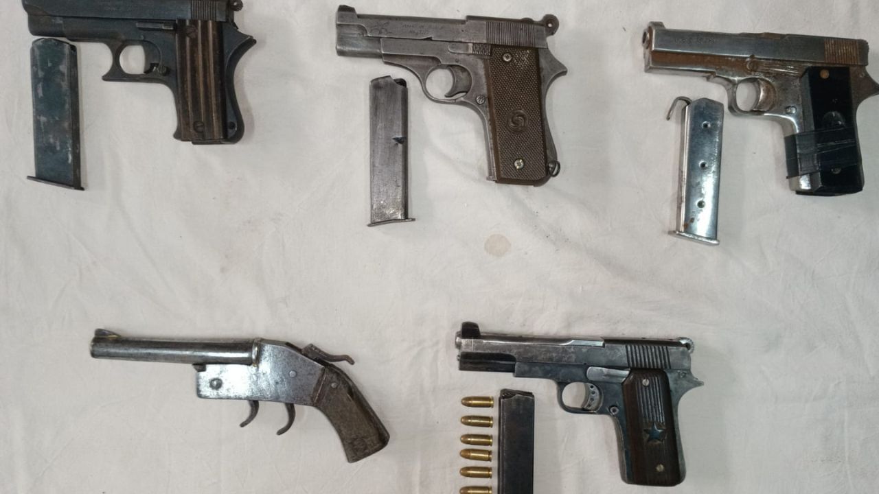 Murder Mamla: ਜਲੰਧਰ ਚ 2 ਦਿਨ ਪਹਿਲਾਂ ਹੋਏ ਕਤਲਕਾਂਡ ਵਿੱਚ 3 ਮੁਲਜ਼ਮ ਕਾਬੂ Murder Mamla: ਜਲੰਧਰ ਚ 2 ਦਿਨ ਪਹਿਲਾਂ ਹੋਏ ਕਤਲਕਾਂਡ ਵਿੱਚ 3 ਮੁਲਜ਼ਮ ਕਾਬੂ