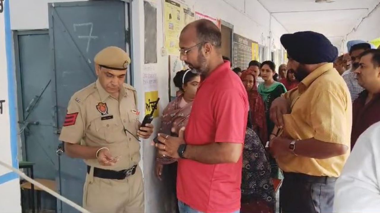 Panchayat Election: ਕਈ ਥਾਂ ਮੁੜ ਹੋਣਗੀਆਂ ਪੰਚਾਇਤੀ, ਚੋਣਾਂ, ਇਲੈਕਸ਼ਨ ਕਮਿਸ਼ਨ ਨੇ ਡੀਸੀ ਦੀ ਰਿਪੋਰਟ ਤੋਂ ਬਾਅਦ ਲਿਆ ਫੈਸਲਾ Panchayat Election: ਕਈ ਥਾਂ ਮੁੜ ਹੋਣਗੀਆਂ ਪੰਚਾਇਤੀ, ਚੋਣਾਂ, ਇਲੈਕਸ਼ਨ ਕਮਿਸ਼ਨ ਨੇ ਡੀਸੀ ਦੀ ਰਿਪੋਰਟ ਤੋਂ ਬਾਅਦ ਲਿਆ ਫੈਸਲਾ