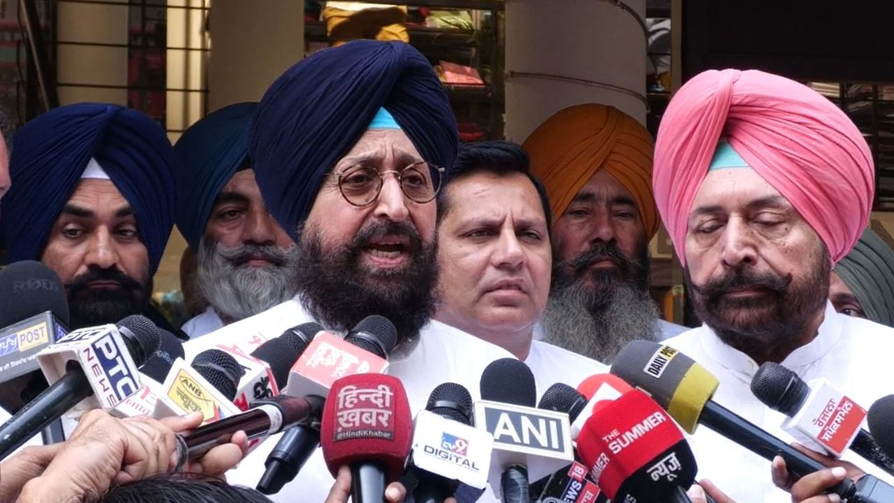 ਕਾਂਗਰਸ ਦਾ ਵਫ਼ਦ ਚੋਣ ਕਮਿਸ਼ਨ ਨੂੰ ਮਿਲਿਆ, ਪੰਚਾਇਤੀ ਚੋਣਾਂ 3 ਹਫ਼ਤਿਆਂ ਲਈ ਮੁਲਤਵੀ ਕਰਨ ਦੀ ਮੰਗ ਕਾਂਗਰਸ ਦਾ ਵਫ਼ਦ ਚੋਣ ਕਮਿਸ਼ਨ ਨੂੰ ਮਿਲਿਆ, ਪੰਚਾਇਤੀ ਚੋਣਾਂ 3 ਹਫ਼ਤਿਆਂ ਲਈ ਮੁਲਤਵੀ ਕਰਨ ਦੀ ਮੰਗ