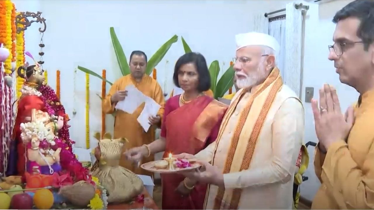 ਪ੍ਰਧਾਨ ਮੰਤਰੀ ਮੋਦੀ ਨੂੰ ਘਰ ਬੁਲਾਉਣ 'ਤੇ ਘਿਰੇ ਸੀ ਚੀਫ ਜਸਟਿਸ ਡੀਵਾਈ ਚੰਦਰਚੂੜ, ਹੁਣ ਤੋੜੀ ਚੁੱਪੀ