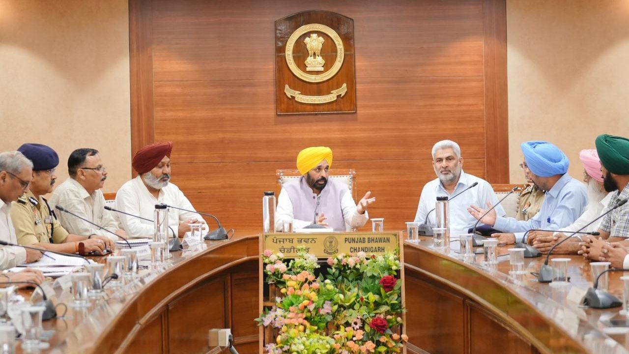 Good News: ਪੰਜਾਬ ਸਰਕਾਰ ਨੇ ਮੈਡੀਕਲ ਬਿੱਲ ਚ ਕੀਤਾ ਵਾਧਾ: ਅਫਸਰਾਂ-ਪੈਨਸ਼ਨਰਾਂ ਨੂੰ ਲਾਭ; ਨਵੀਂ ਦਿੱਲੀ ਦੇ ਕਮਰੇ ਦਾ ਕਿਰਾਇਆ ਏਮਜ਼ ਦੀਆਂ ਦਰਾਂ ਦੇ ਆਧਾਰ ‘ਤੇ ਮਿਲੇਗਾ Good News: ਪੰਜਾਬ ਸਰਕਾਰ ਨੇ ਮੈਡੀਕਲ ਬਿੱਲ ਚ ਕੀਤਾ ਵਾਧਾ: ਅਫਸਰਾਂ-ਪੈਨਸ਼ਨਰਾਂ ਨੂੰ ਲਾਭ; ਨਵੀਂ ਦਿੱਲੀ ਦੇ ਕਮਰੇ ਦਾ ਕਿਰਾਇਆ ਏਮਜ਼ ਦੀਆਂ ਦਰਾਂ ਦੇ ਆਧਾਰ ‘ਤੇ ਮਿਲੇਗਾ