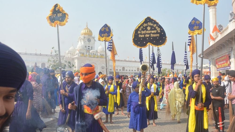 ਪੰਜ ਪਿਆਰਿਆਂ ਦੀ ਅਗਵਾਈ ਤੇ ਸ਼੍ਰੀ ਗੁਰੂ ਗ੍ਰੰਥ ਸਾਹਿਬ ਜੀ ਦੀ ਛਤਰ ਛਾਇਆ ਹੇਠ ਸਜਾਏ ਗਏ ਇਹ ਨਗਰ ਕੀਰਤਨ ਵਿੱਚ ਹਜ਼ਾਰਾਂ ਦੀ ਗਿਣਤੀ ਵਿੱਚ ਸ਼ਰਧਾਲੂਆਂ ਨੇ ਸ਼ਮੂਲੀਅਤ ਕੀਤੀ।