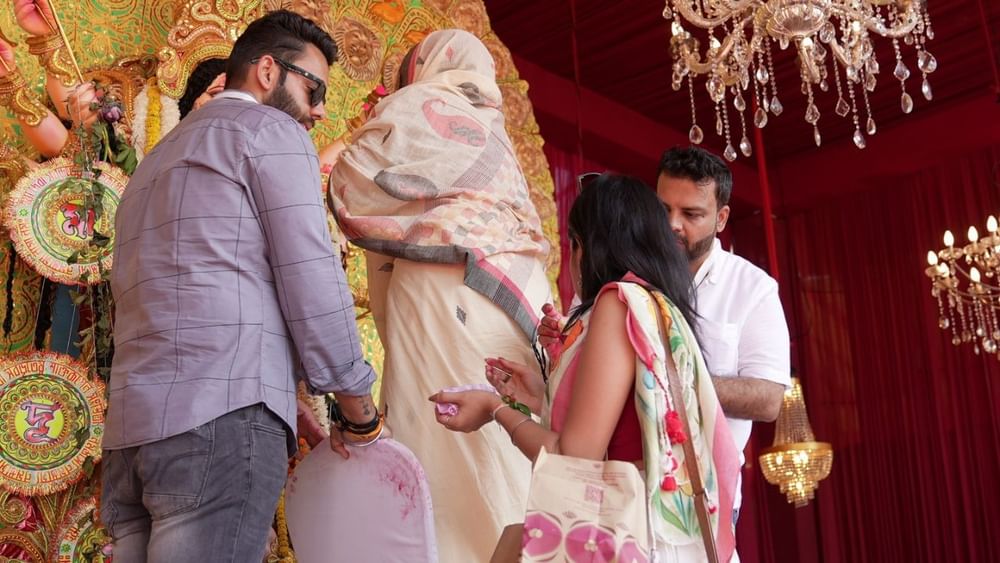 TV9 ਫੈਸਟੀਵਲ ਆਫ ਇੰਡੀਆ ਵਿੱਚ, ਸਾਰੇ ਕੇਂਦਰੀ ਮੰਤਰੀਆਂ ਸਮੇਤ ਪਤਵੰਤਿਆਂ ਨੇ ਪ੍ਰੋਗਰਾਮ ਵਿੱਚ ਸ਼ਿਰਕਤ ਕੀਤੀ ਅਤੇ ਪੂਜਾ ਵਿੱਚ ਵੀ ਹਿੱਸਾ ਲਿਆ।