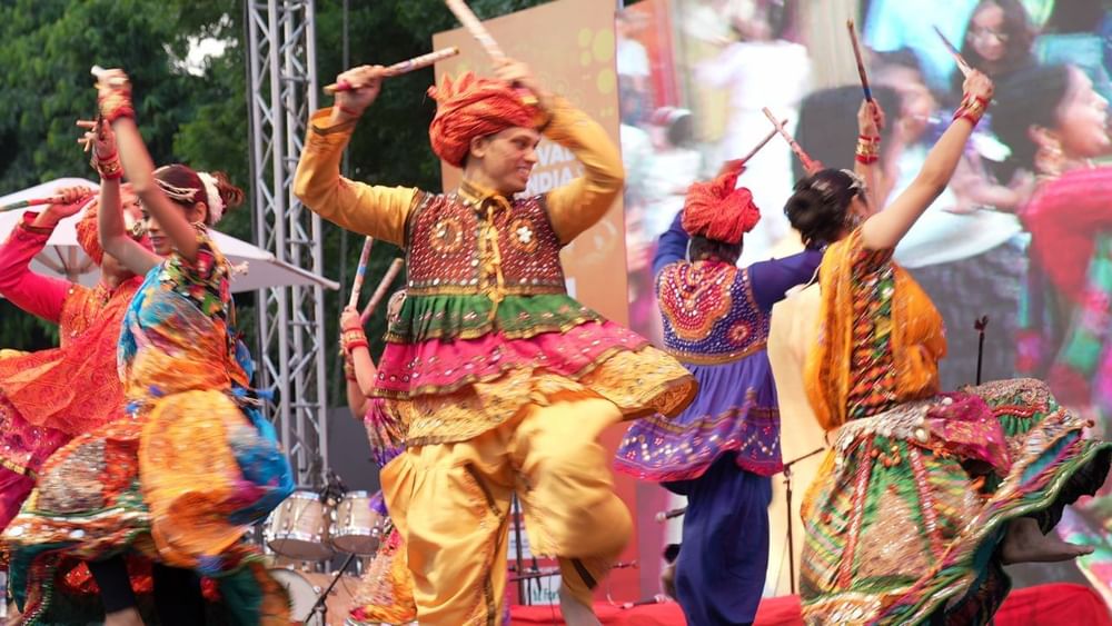ਟੀਵੀ 9 ਫੈਸਟੀਵਲ ਆਫ਼ ਇੰਡੀਆ ਵਿੱਚ ਕਲਾਕਾਰਾਂ ਨੇ ਆਪਣੇ ਰਵਾਇਤੀ ਡਾਂਸ ਸਟਾਈਲ ਨਾਲ ਲੋਕਾਂ ਦਾ ਦਿਲ ਜਿੱਤ ਲਿਆ। ਮੇਲੇ ਵਿੱਚ ਆਏ ਲੋਕਾਂ ਨੇ ਖੂਬ ਖਰੀਦਦਾਰੀ ਕੀਤੀ ਅਤੇ ਦੇਸ਼-ਵਿਦੇਸ਼ ਤੋਂ ਆਏ ਸੁਆਦੀ ਪਕਵਾਨਾਂ ਦਾ ਆਨੰਦ ਮਾਣਿਆ।
