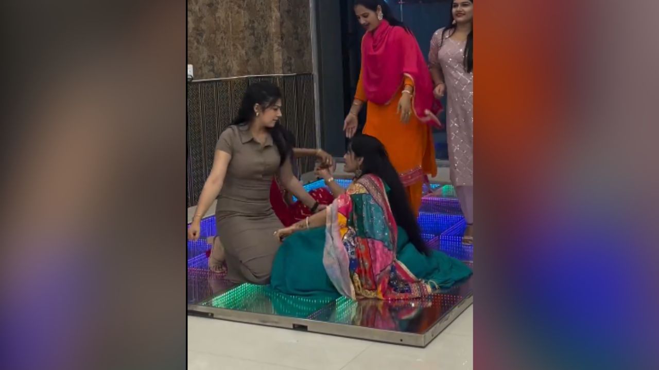 Viral Dance Video: ਭਾਬੀਆਂ ਨੇ ‘ਰਾਣਾ ਜੀ ਮਾਫ ਕਰਨਾ’ ਗੀਤ ‘ਤੇ ਕੀਤਾ ਘੈਂਟ ਡਾਂਸ, ਮੂਵਜ਼ ਦੇਖ ਕੇ ਲੋਕ ਬੋਲੇ- ਹੁਣ ਕੀ ਜਾਨ ਵੀ ਲਓਗੇ? Viral Dance Video: ਭਾਬੀਆਂ ਨੇ ‘ਰਾਣਾ ਜੀ ਮਾਫ ਕਰਨਾ’ ਗੀਤ ‘ਤੇ ਕੀਤਾ ਘੈਂਟ ਡਾਂਸ, ਮੂਵਜ਼ ਦੇਖ ਕੇ ਲੋਕ ਬੋਲੇ- ਹੁਣ ਕੀ ਜਾਨ ਵੀ ਲਓਗੇ?