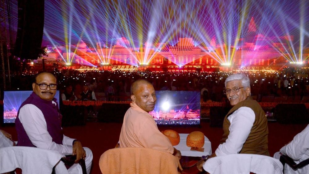 ਇਸ ਪ੍ਰੋਗਰਾਮ ਨੂੰ ਦੇਖਣ ਲਈ ਮੁੱਖ ਮੰਤਰੀ ਯੋਗੀ ਆਦਿਤਿਆਨਾਥ ਖੁਦ ਆਪਣੀ ਪੂਰੀ ਕੈਬਨਿਟ ਨਾਲ ਅਯੁੱਧਿਆ ਪਹੁੰਚੇ ਸਨ। ਪ੍ਰੋਗਰਾਮ ਤੋਂ ਬਾਅਦ ਉਨ੍ਹਾਂ ਕਿਹਾ ਕਿ ਅਯੁੱਧਿਆ 'ਚ ਦੋ ਵਿਸ਼ਵ ਰਿਕਾਰਡ ਬਣੇ ਹਨ।
