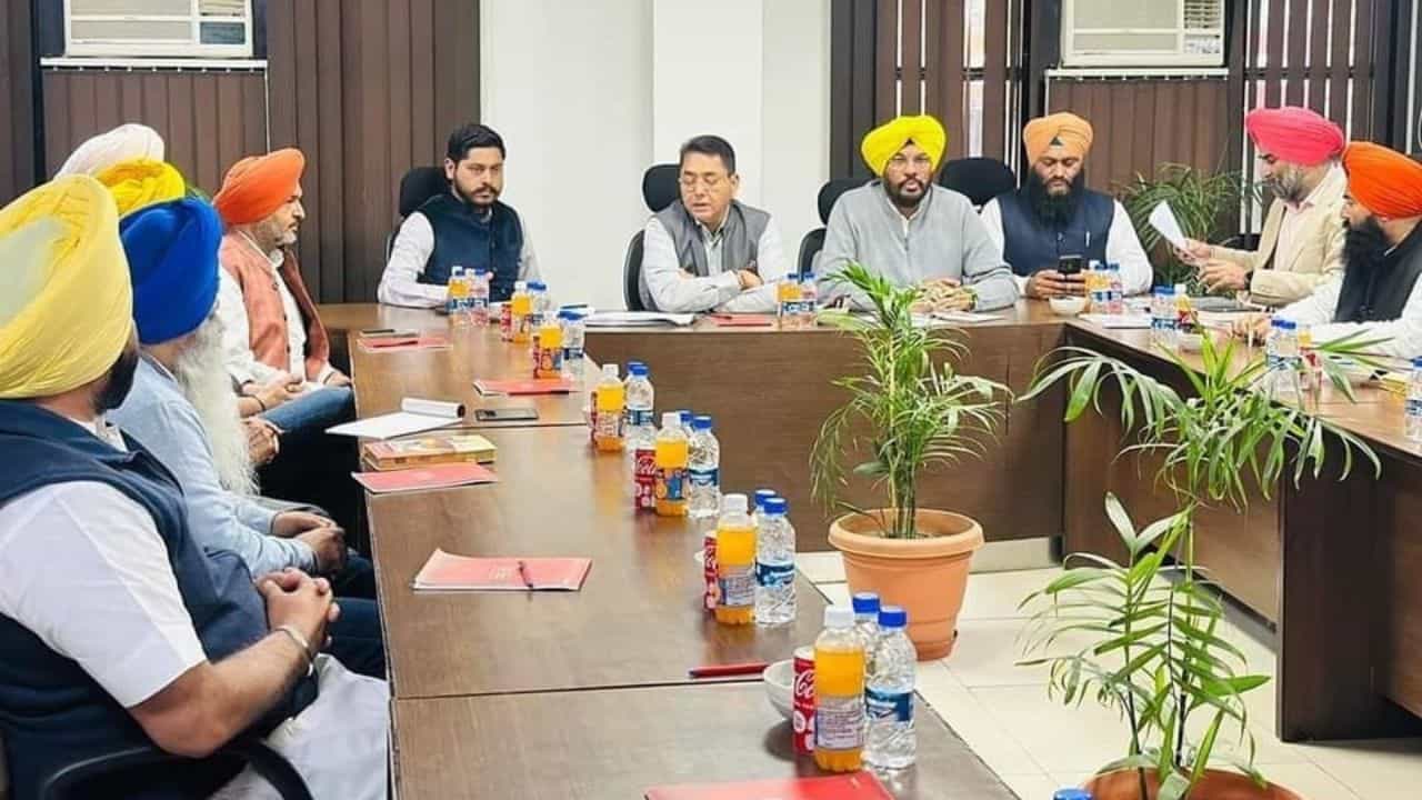 ਨਗਰ ਨਿਗਮ ਚੋਣਾਂ ਨੂੰ ਲੈ ਕੇ ਅਮਨ ਅਰੋੜਾ ਦਾ ਬਿਆਨ, ਸੁਨੀਲ ਜਾਖੜ ਨੂੰ ਘੇਰਿਆ ਨਗਰ ਨਿਗਮ ਚੋਣਾਂ ਨੂੰ ਲੈ ਕੇ ਅਮਨ ਅਰੋੜਾ ਦਾ ਬਿਆਨ, ਸੁਨੀਲ ਜਾਖੜ ਨੂੰ ਘੇਰਿਆ