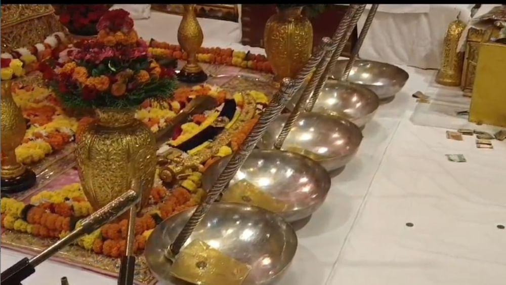 ਦੇਸ਼ ਵਿਦੇਸ਼ਾਂ ਤੋਂ ਵੱਡੀ ਗਿਣਤੀ ਵਿਚ ਸੰਗਤਾਂ ਅੱਜ ਸਵੇਰੇ ਤੋਂ ਹੀ ਸ੍ਰੀ ਦਰਬਾਰ ਸਾਹਿਬ ਵਿਖੇ ਪੁੱਜਣੀਆਂ ਸ਼ੁਰੂ ਹੋ ਗਈਆਂ ।