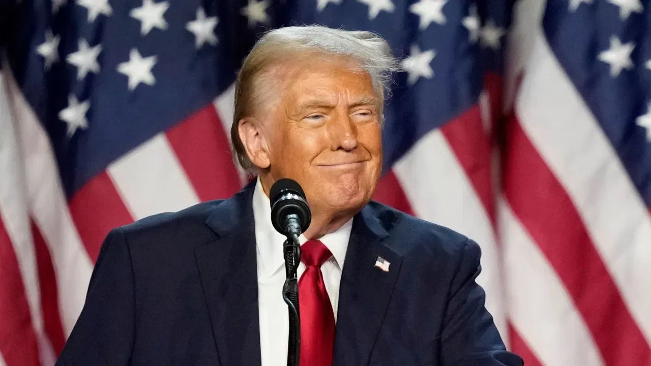 ਅਮਰੀਕਾ ਦੇ 47ਵੇਂ ਰਾਸ਼ਟਰਪਤੀ ਬਣੇ ਟਰੰਪ ਨੇ ਸਾਰਿਆਂ ਦਾ ਧੰਨਵਾਦ ਵੀ ਕੀਤਾ ਹੈ। ਡੋਨਾਲਡ ਟਰੰਪ ਦੀ ਜਾਇਦਾਦ ਦੀ ਗੱਲ ਕਰੀਏ ਤਾਂ ਦੁਨੀਆ ਭਰ 'ਚ ਉਨ੍ਹਾਂ ਦਾ ਵੱਡਾ ਕਾਰੋਬਾਰ ਹੈ। ਇਸ ਵਿੱਚ ਮੀਡੀਆ ਟੈਕਨਾਲੋਜੀ ਤੋਂ ਲੈ ਕੇ ਰੀਅਲ ਅਸਟੇਟ ਤੱਕ ਦਾ ਕਾਰੋਬਾਰ ਸ਼ਾਮਲ ਹੈ।