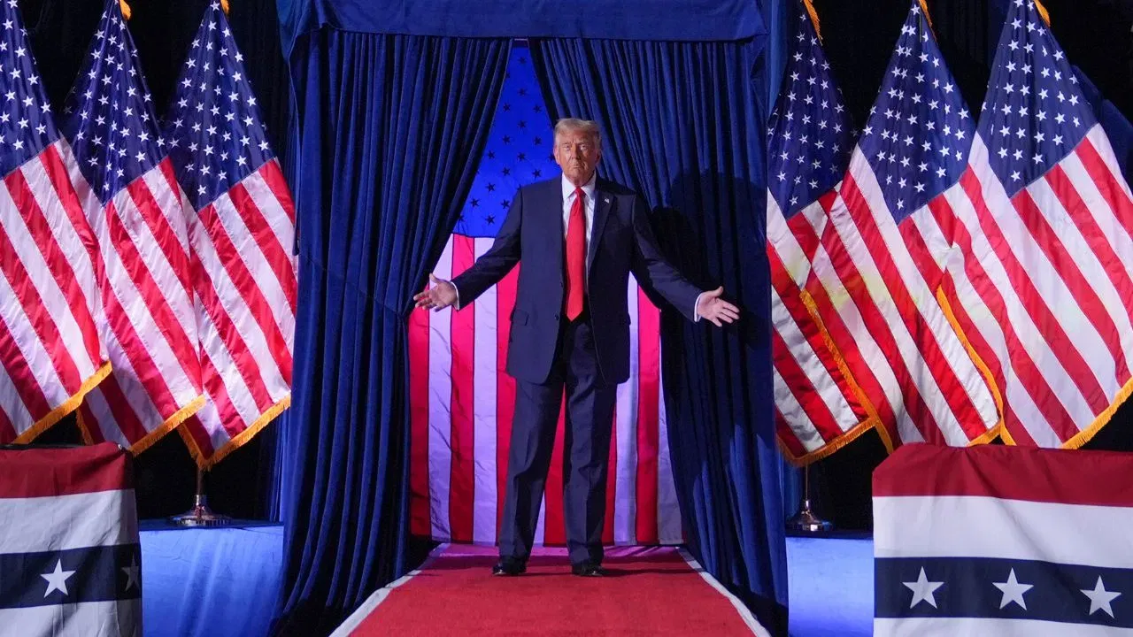 ਅਮਰੀਕੀ ਰਾਸ਼ਟਰਪਤੀ ਡੋਨਾਲਡ ਟਰੰਪ ਨੂੰ ਰੀਅਲ ਅਸਟੇਟ ਦਾ ਕਾਰੋਬਾਰ ਵਿਰਾਸਤ 'ਚ ਮਿਲਿਆ ਹੈ। ਉਨ੍ਹਾਂ ਦੇ ਪਿਤਾ ਫਰੇਡ ਟਰੰਪ, ਨਿਊਯਾਰਕ ਦੇ ਸਭ ਤੋਂ ਸਫਲ ਰੀਅਲ ਅਸਟੇਟ ਕਾਰੋਬਾਰੀ ਸਨ। ਉਨ੍ਹਾਂ ਨੇ ਆਪਣੇ ਪਿਤਾ ਦਾ ਕਾਰੋਬਾਰ ਸੰਭਾਲਿਆ ਅਤੇ ਇਸਨੂੰ ਖੂਬ ਅੱਗੇ ਵਧਾਇਆ।