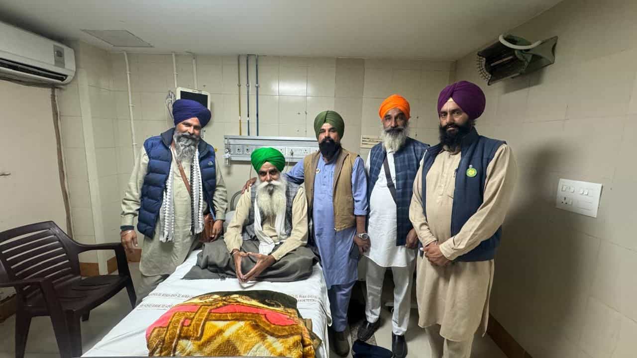 ਲੁਧਿਆਣਾ DMC ਤੋਂ ਡਿਸਚਾਰਜ ਹੋਏ ਜਗਜੀਤ ਸਿੰਘ ਡੱਲੇਵਾਲ, ਕਿਸਾਨ ਆਗੂਆਂ ਨੇ ਕੀਤੀ ਪ੍ਰੈਸ ਕਾਨਫਰੰਸ ਲੁਧਿਆਣਾ DMC ਤੋਂ ਡਿਸਚਾਰਜ ਹੋਏ ਜਗਜੀਤ ਸਿੰਘ ਡੱਲੇਵਾਲ, ਕਿਸਾਨ ਆਗੂਆਂ ਨੇ ਕੀਤੀ ਪ੍ਰੈਸ ਕਾਨਫਰੰਸ