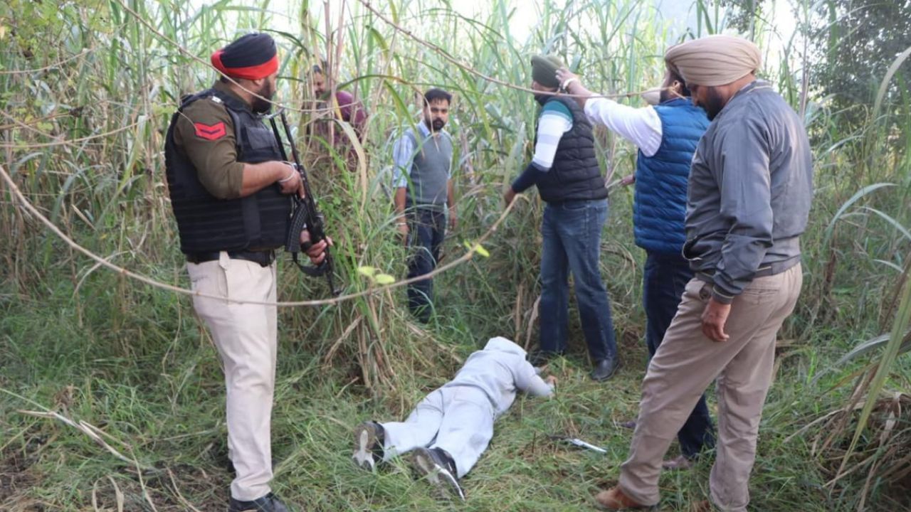 Jalandhar News: ਜਲੰਧਰ ਪੁਲਿਸ ਤੇ ਬਦਮਾਸ਼ਾਂ ਵਿਚਾਲੇ ਗੋਲੀਬਾਰੀ, 50 ਤੋਂ ਵੱਧ ਰਾਊਂਡ ਫਾਇਰਿੰਗ, 2 ਗ੍ਰਿਫਤਾਰ Jalandhar News: ਜਲੰਧਰ ਪੁਲਿਸ ਤੇ ਬਦਮਾਸ਼ਾਂ ਵਿਚਾਲੇ ਗੋਲੀਬਾਰੀ, 50 ਤੋਂ ਵੱਧ ਰਾਊਂਡ ਫਾਇਰਿੰਗ, 2 ਗ੍ਰਿਫਤਾਰ