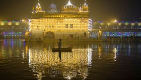 Guru Nanak Birth Anniversary: ਪ੍ਰਕਾਸ਼ ਪੁਰਬ ਮੌਕੇ ਵੇਖੋ ਦੇਸ਼ ਦੇ ਵੱਖ-ਵੱਖ ਸੂਬਿਆਂ ਦੇ ਗੁਰਦੁਆਰਿਆਂ ਦੀਆਂ ਰੌਣਕਾਂ, PHOTOS Guru Nanak Birth Anniversary: ਪ੍ਰਕਾਸ਼ ਪੁਰਬ ਮੌਕੇ ਵੇਖੋ ਦੇਸ਼ ਦੇ ਵੱਖ-ਵੱਖ ਸੂਬਿਆਂ ਦੇ ਗੁਰਦੁਆਰਿਆਂ ਦੀਆਂ ਰੌਣਕਾਂ, PHOTOS